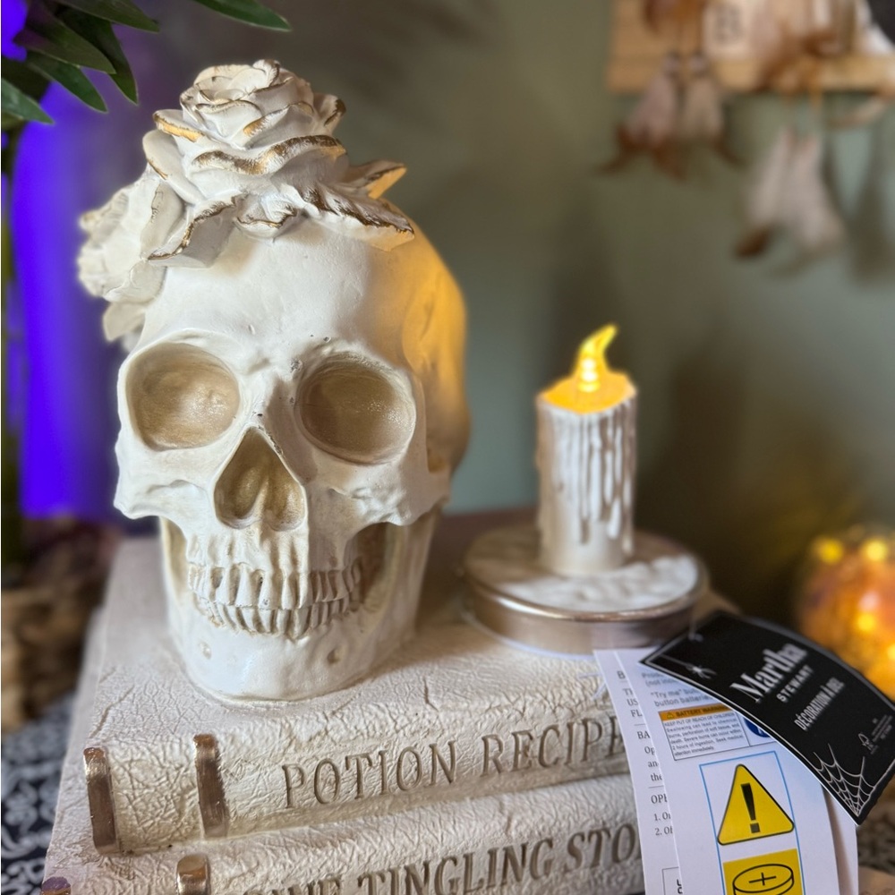 Decorative Skull with Candle Holder - Cream and Gold